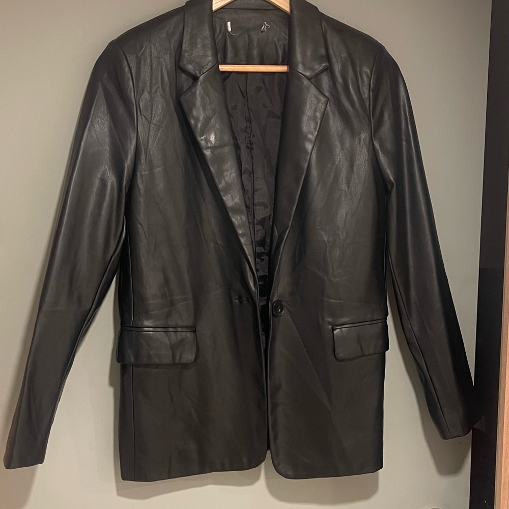 SOLD - Black Faux Leather Blazer🖤